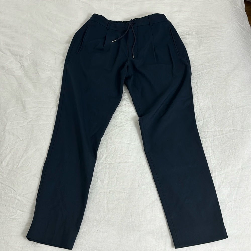 Club Monaco navy pleated elasticated waist pants. Flat front, elasticized waist